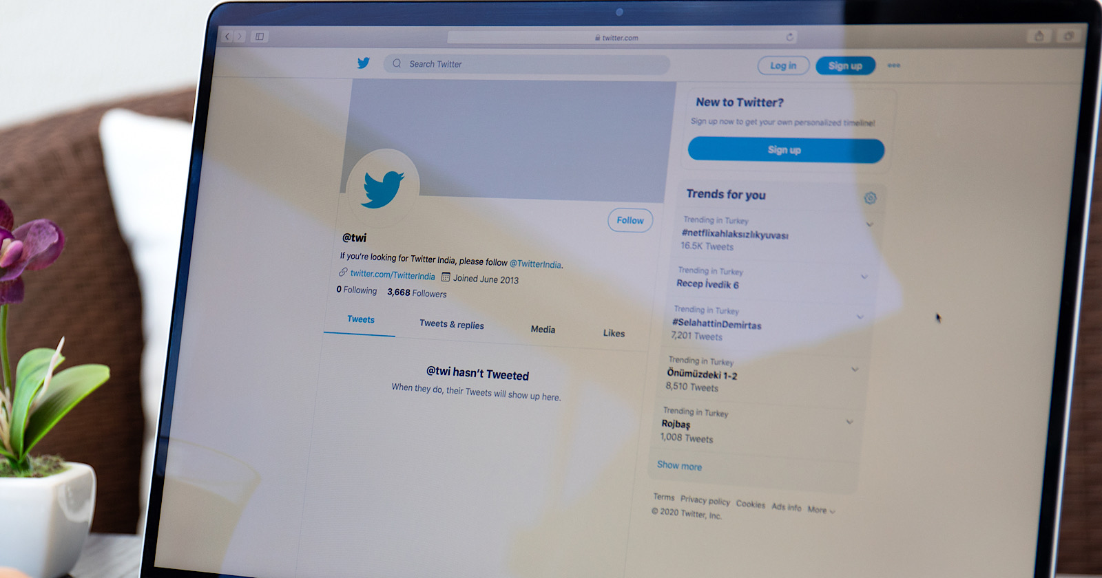 Twitter Begins Letting Users Schedule Tweets in Advance