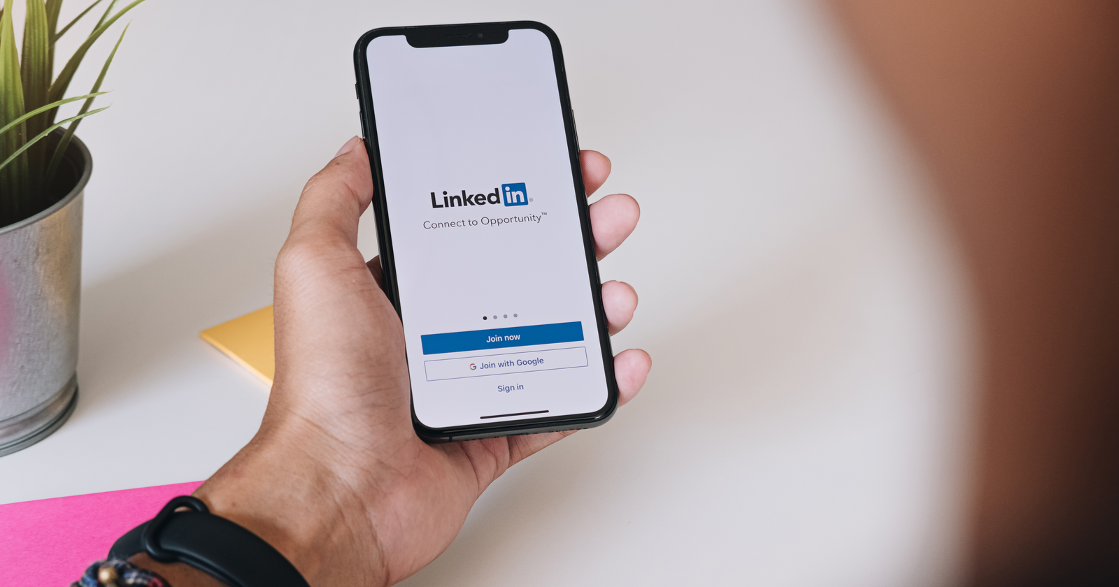 5 Ways LinkedIn Advertising Is Different from Other Social Platforms
